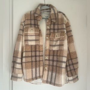 NWT, never worn, Abercrombie Sherpa jacket. Size XS.